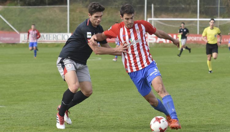 Claudio intenta avanzar frente a Unai Bilbao