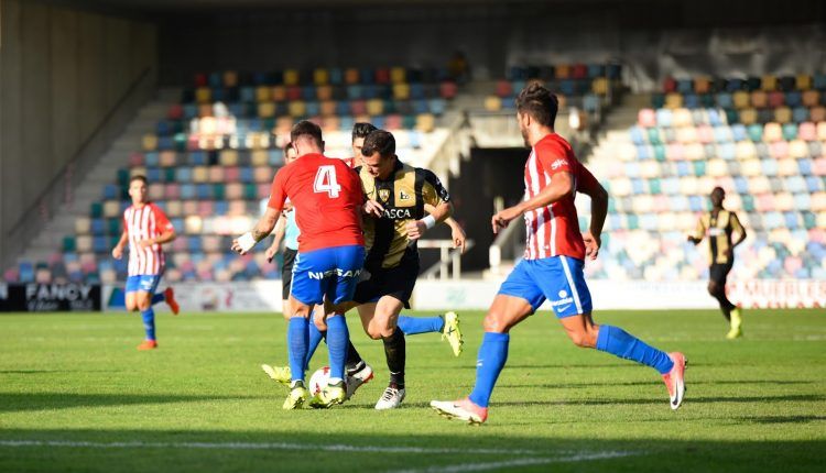 Lance del encuentro de la primera vuelta entre Barakaldo y Sporting 'B'