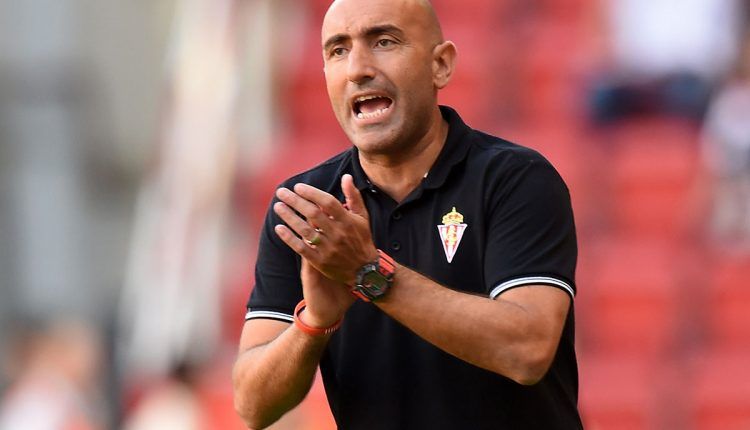 Abelardo en un encuentro con el Sporting