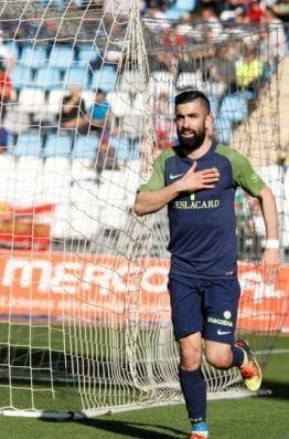 Santos celebra el 0-1 en Almería