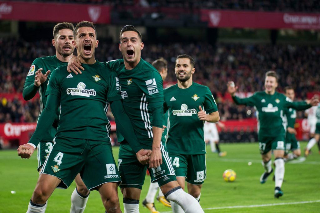 Feddal celebra un gol en un derbi frente al Sevilla