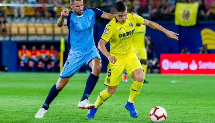 Cáseres en un partido con el Villarreal