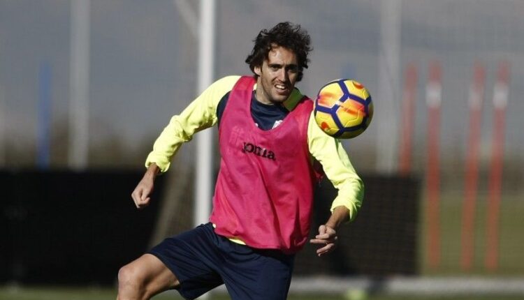 Raúl Baena en un entrenamiento con el Granada en 2018