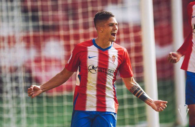 Bertín celebra un gol con el Sporting 'B' en El Molinón