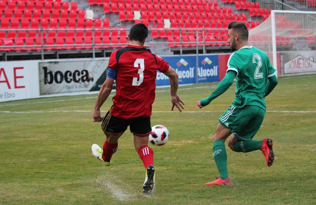 Lance del encuentro entre el Mirandés y el Arenas (Foto: Paula González)