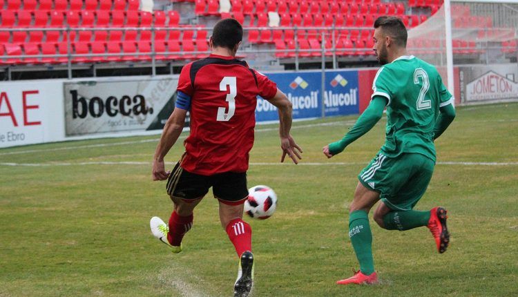 Lance del encuentro entre el Mirandés y el Arenas (Foto: Paula González)