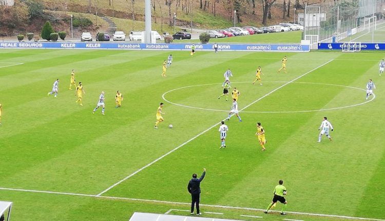 Lance del encuentro en Zubieta entre Real Sociedad 'B' e Izarra (Foto: CD_Izarra)