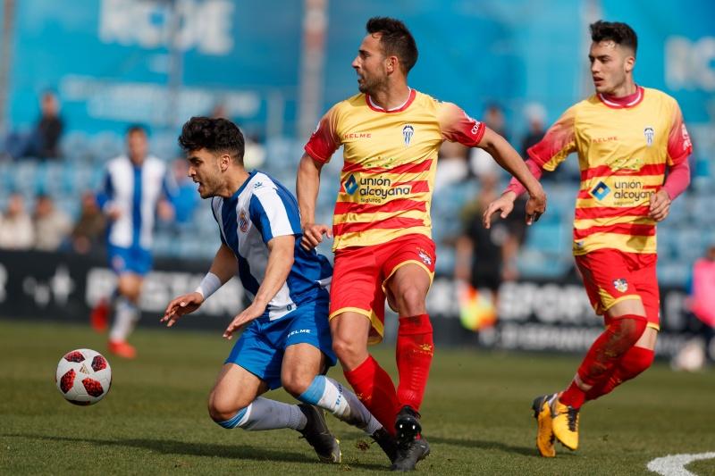 Lance del último partido del filial blanquiazul.