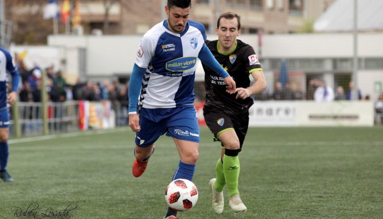 Javi Cabezas (Ebro) en un partido disputado en La Almozara.