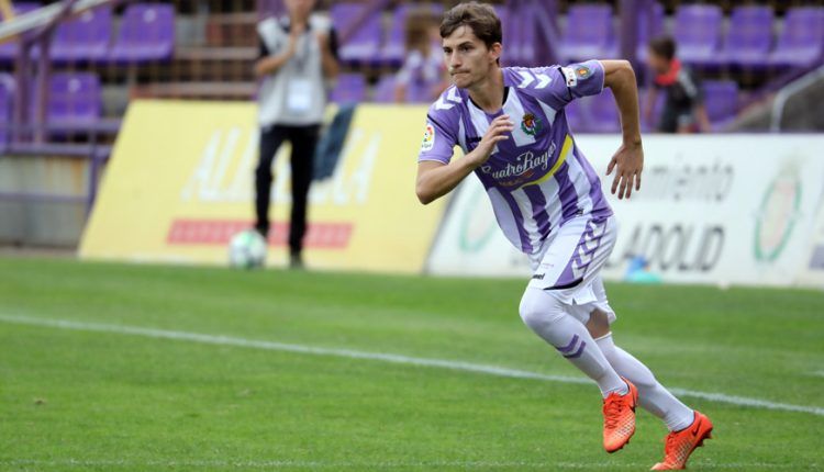 Toni Villa en un partido con el Real Valladolid