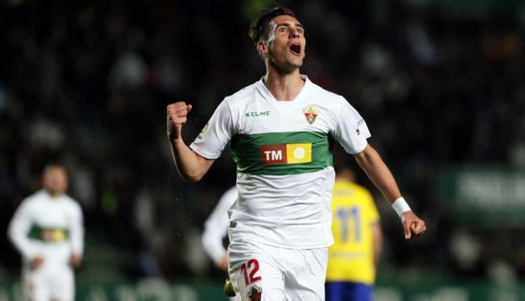 Dani Calvo celebra un gol con el Elche