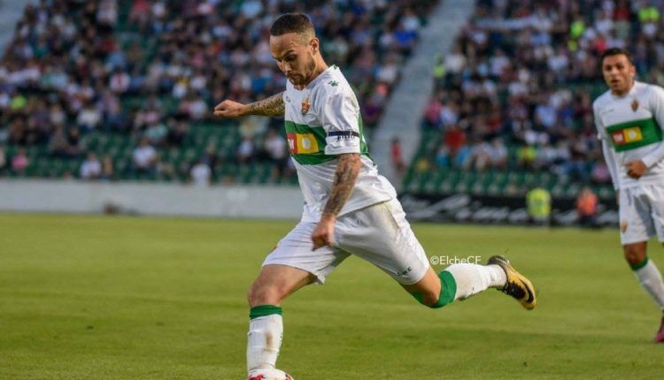 Iván Sánchez en un encuentro con el Elche