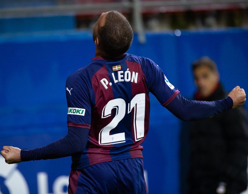 Celebración de Pedro León de un gol con el Eibar