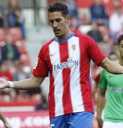 Álex Alegría en el encuentro con el Sporting la pasada campaña