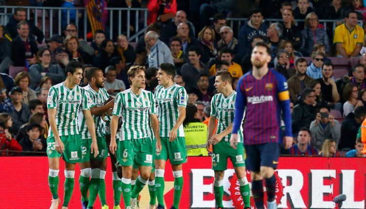 Los jugadores del Betis celebrando un gol en el Camp Nou