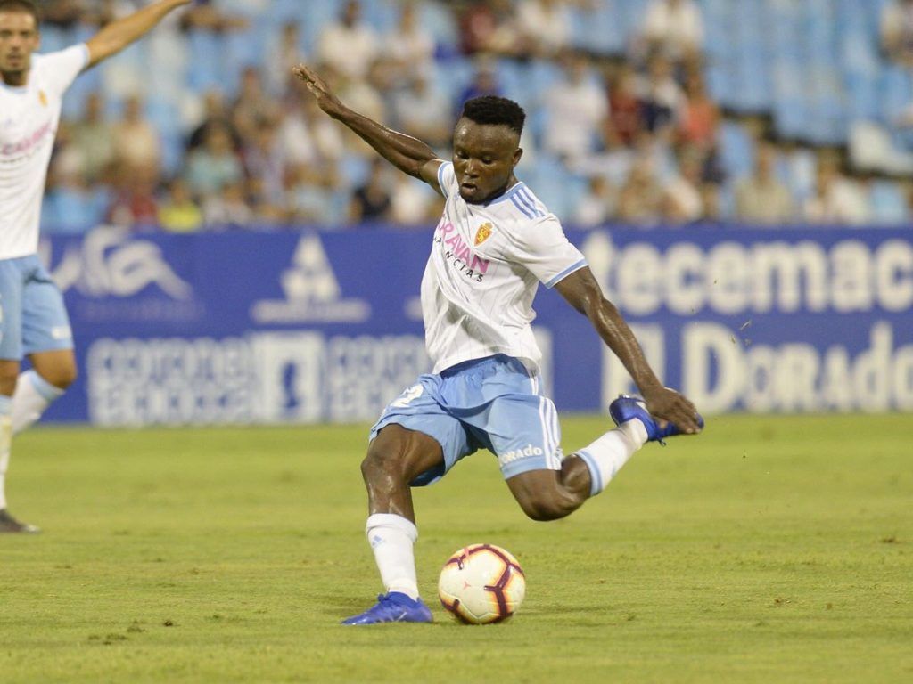 James Igbekeme en un partido con el Real Zaragoza