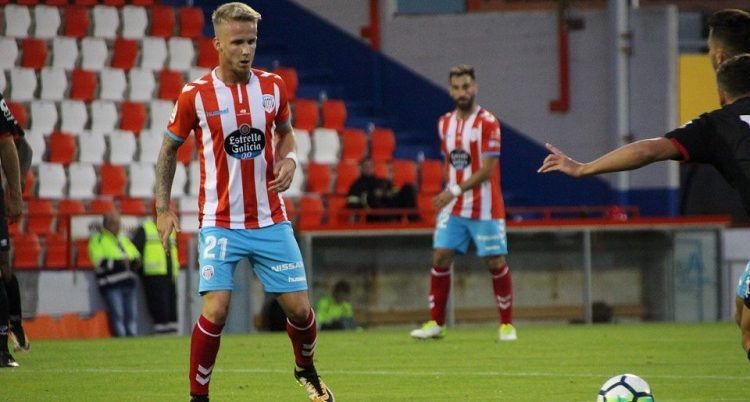 Sergio Gil en un partido con el CD Lugo