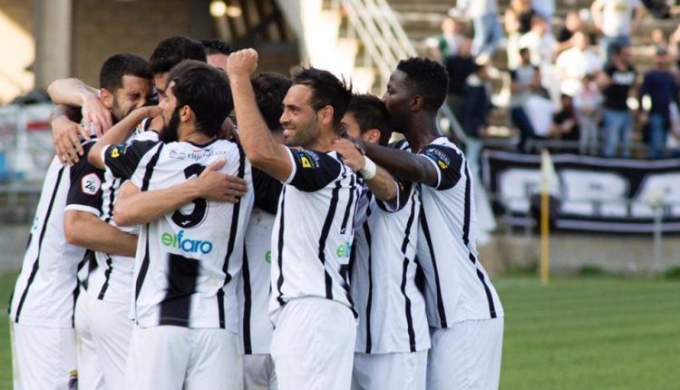 Jugadores del Badajoz celebrando un gol