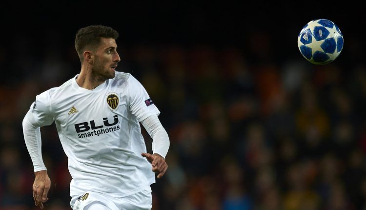 Cristiano Piccini en un partido con el Valencia en 2018