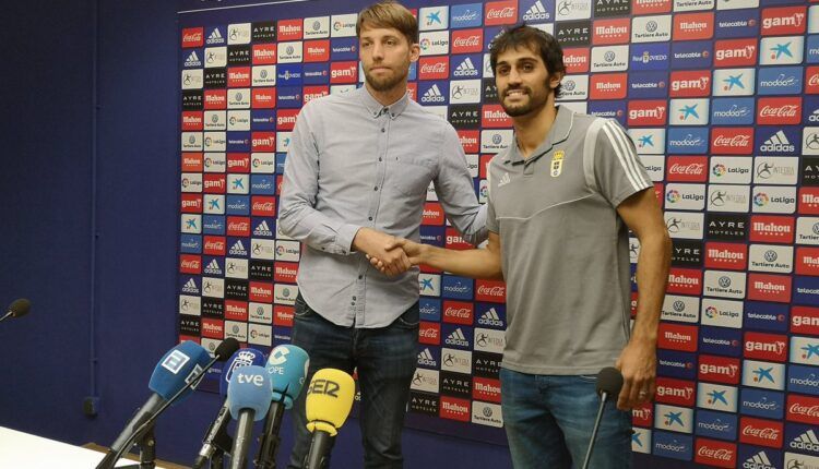 Presentación de Arribas en el Real Oviedo