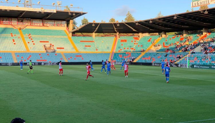 Lance del encuentro en el Helmántico entre Getafe y Sporting