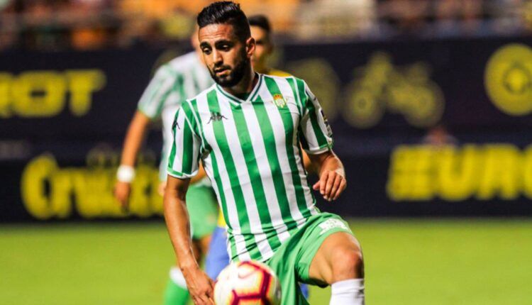 Boudebouz en un partido con el Betis