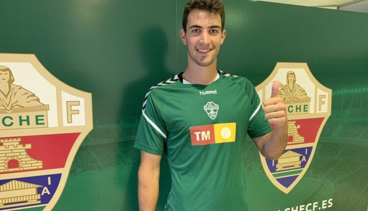 Claudio Medina se quedará esta campaña en el Elche