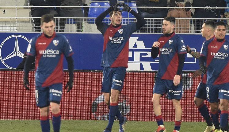 Christian Rivera celebra un gol en su etapa anterior en el Huesca