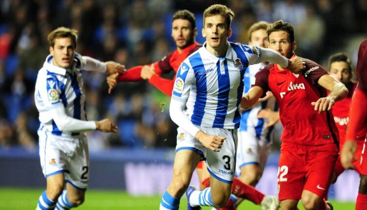 Diego Llorente en un partido con la Real Sociedad