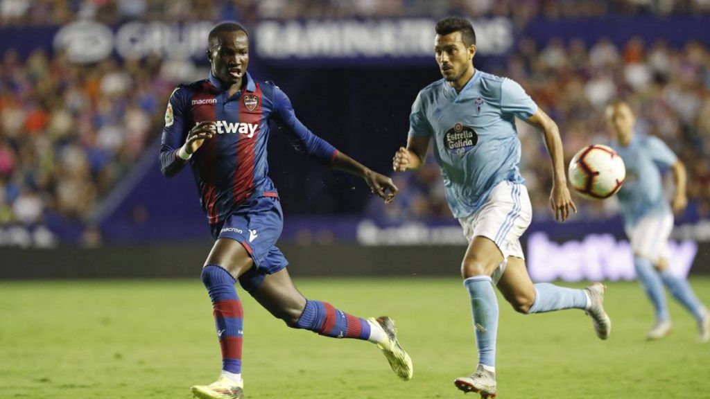 Raphael Dwamena en un partido con el Levante