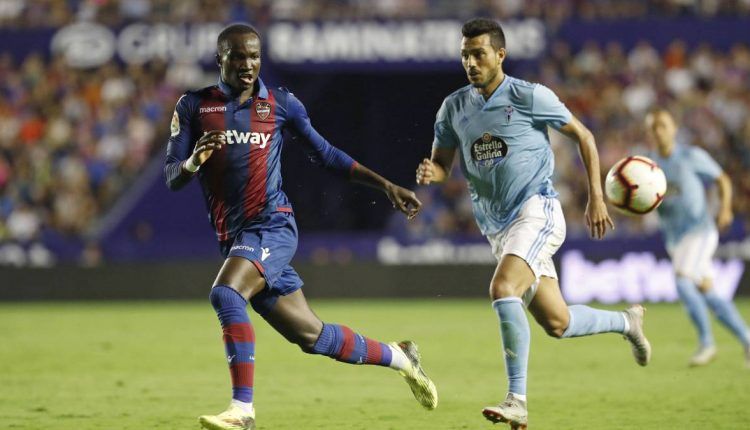 Raphael Dwamena en un partido con el Levante