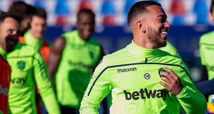 Vezo durante un entrenamiento del Levante la temporada pasada