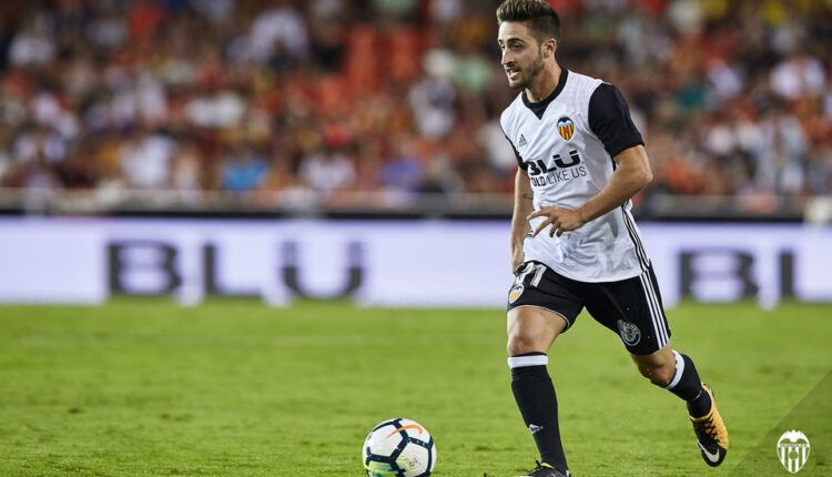 Nacho Gil en un partido con el Valencia