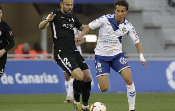 Luis Milla en un partido con el CD Tenerife