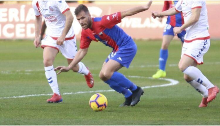 Ortuño la pasada temporada en un partido con el Extremadura