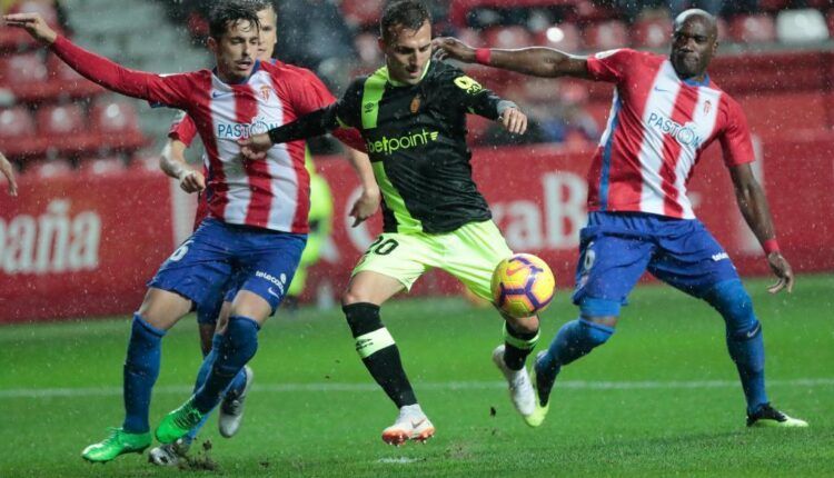 Pablo Valcarce en un partido con el Mallorca frente al Sporting en la campaña 2018/2019