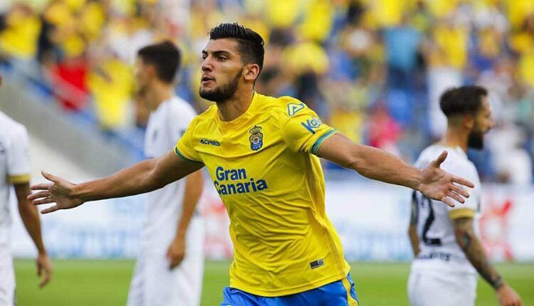 Rafa Mir celebrando un gol la pasada campaña con la UD Las Palmas