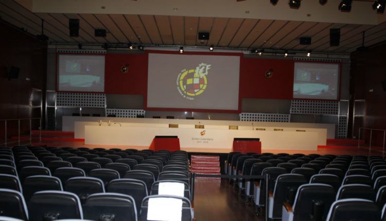 Panorámica del Salón Luis Aragonés de la Ciudad del Fútbol de Las Rozas