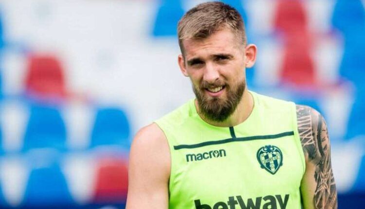 Saveljich en un entrenamiento con el Levante