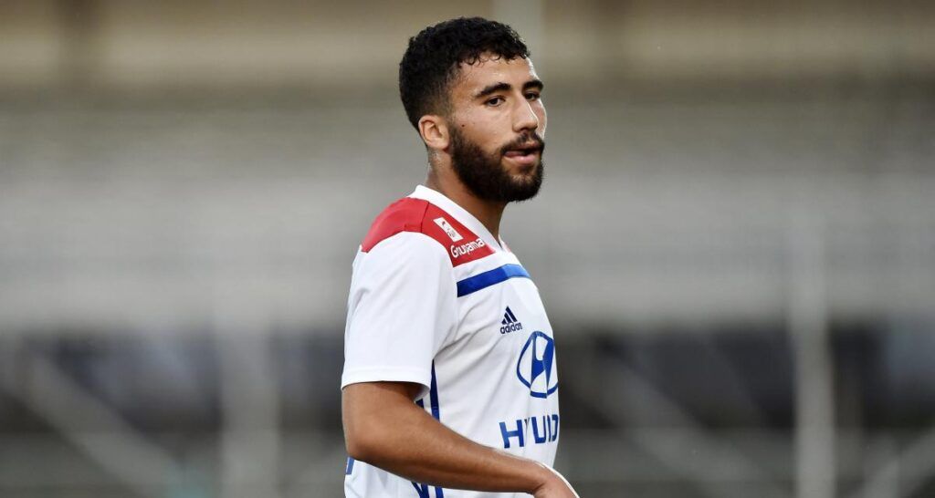 Yassin Fekir en un partido con el Olympique de Lyon