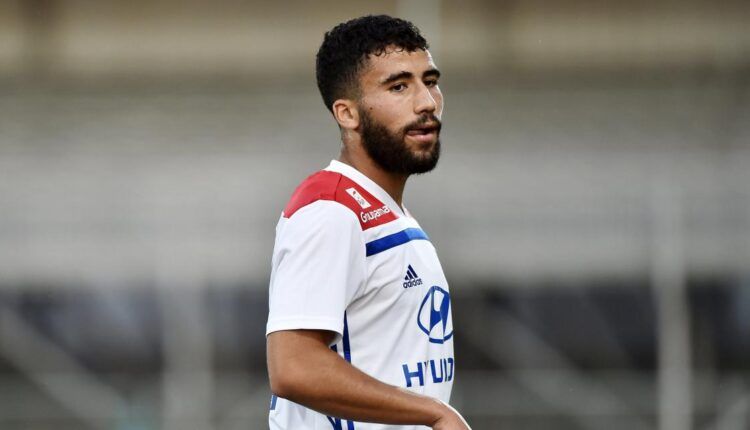 Yassin Fekir en un partido con el Olympique de Lyon