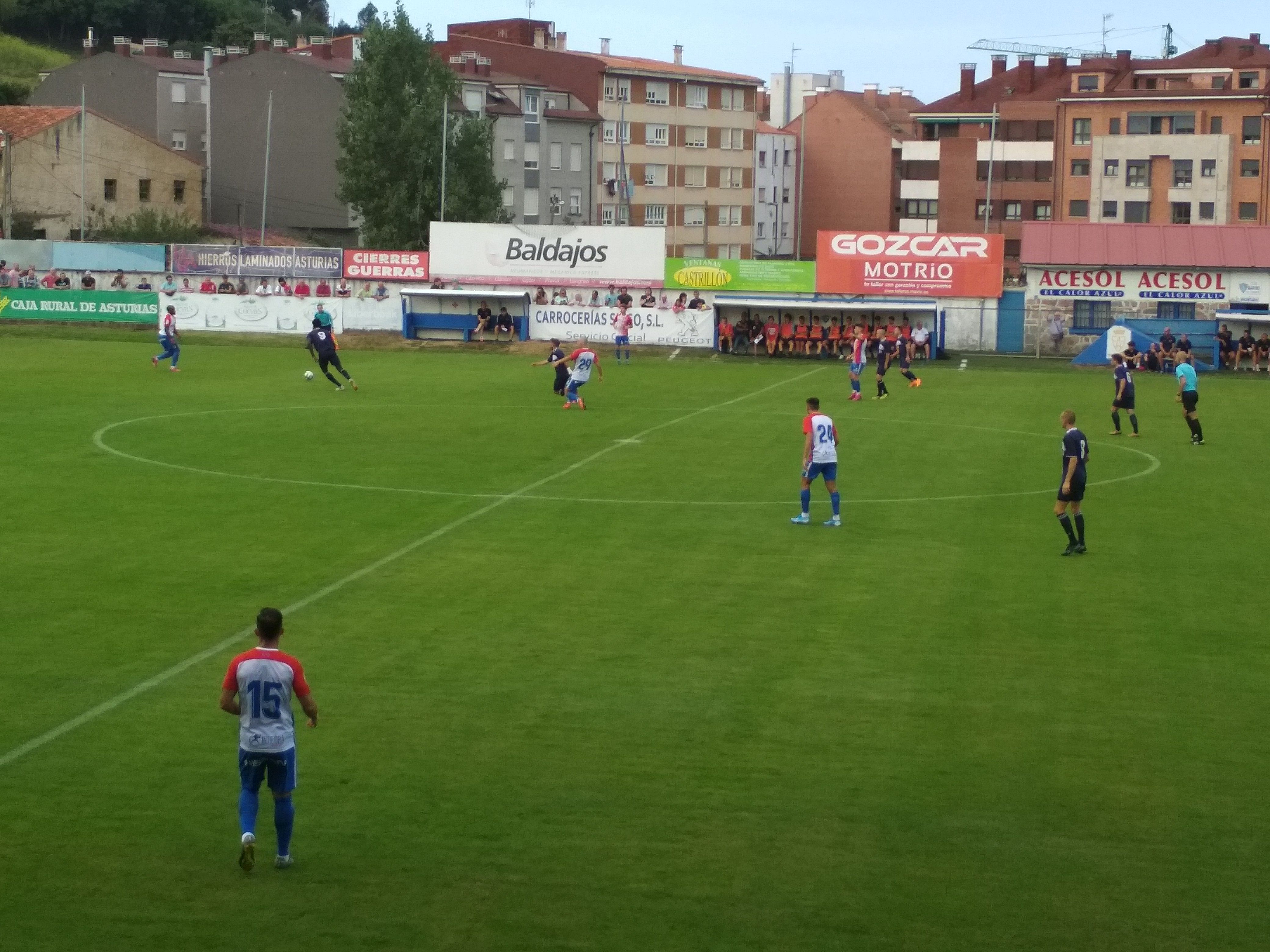 En la primera parte el Marino se mostró muy intenso y superior al Sporting