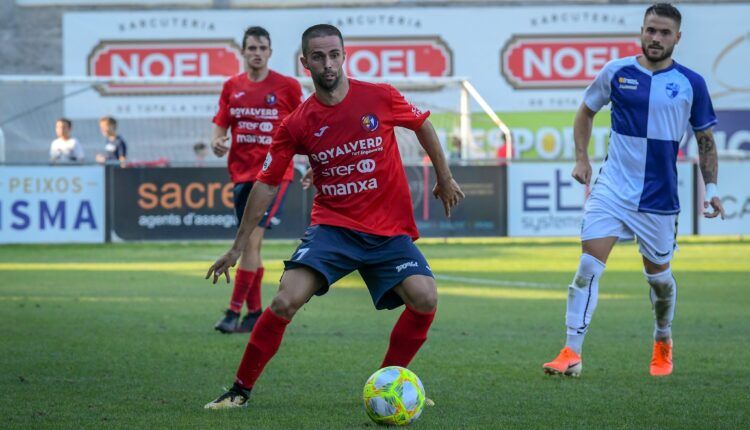 Lance del juego entre el Olot - Ebro