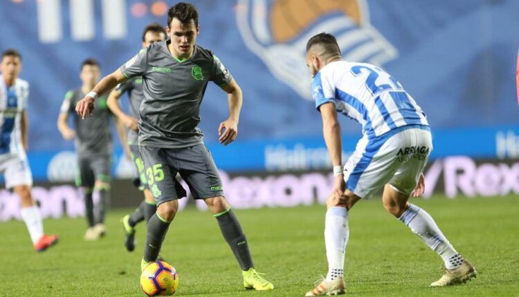 Álex Sola en un partido la pasada campaña