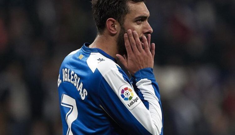 Borja Iglesias se lamenta en un partido con el Espanyol