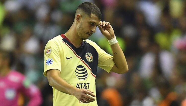 Guido Rodríguez en un partido con el América mexicano