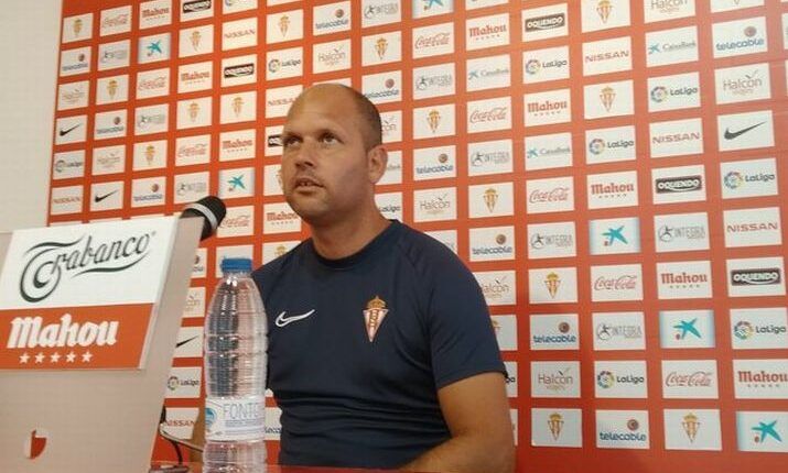 José Alberto López en la sala de prensa de Mareo