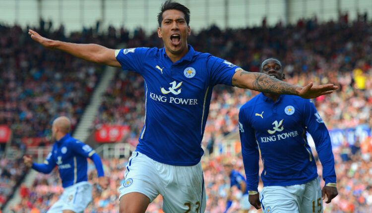 Leo Ulloa en su etapa en el Leicester City