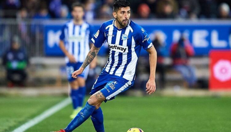 Maripan en un partido con el Alavés