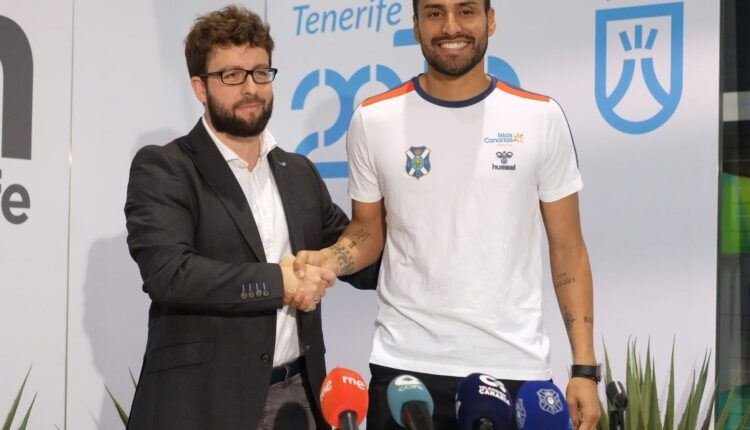 Mauro Dos Santos en su presentación como jugador del Tenerife